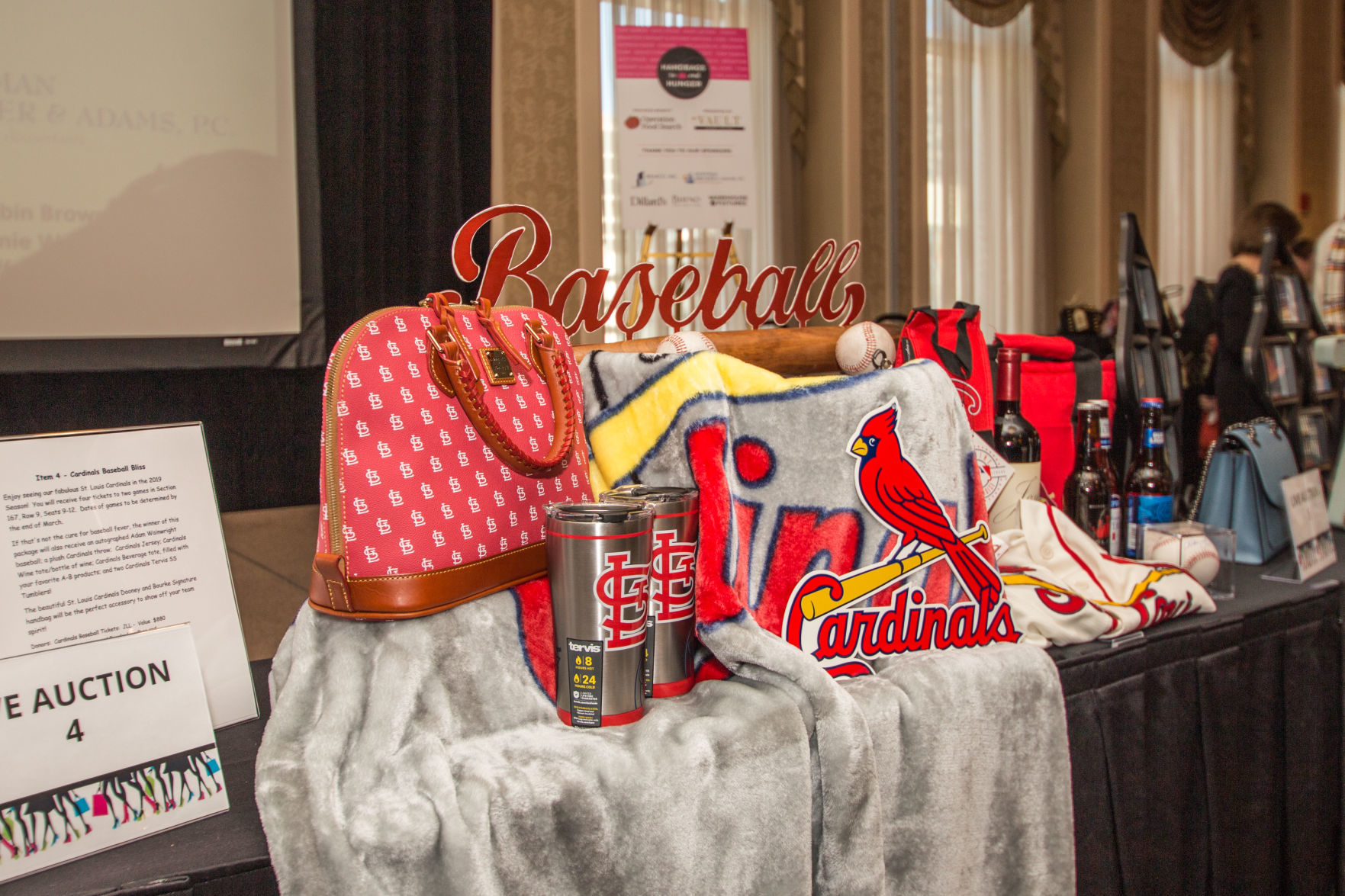 102018handbagstoendhunger16.jpg